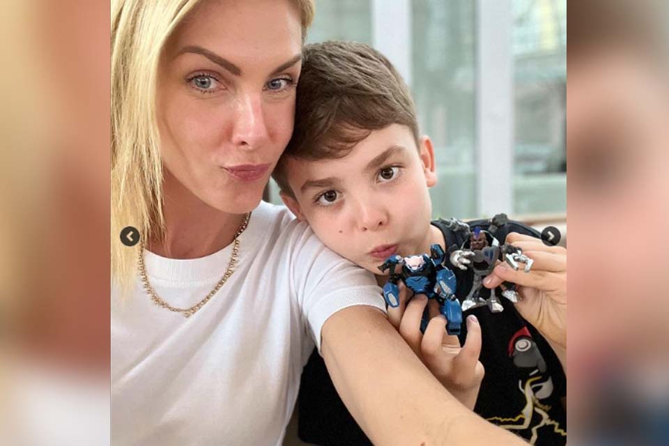 Ao lado do filho, Ana Hickmann agradece mensagens de apoio após violência doméstica: 'Hoje é um novo dia'