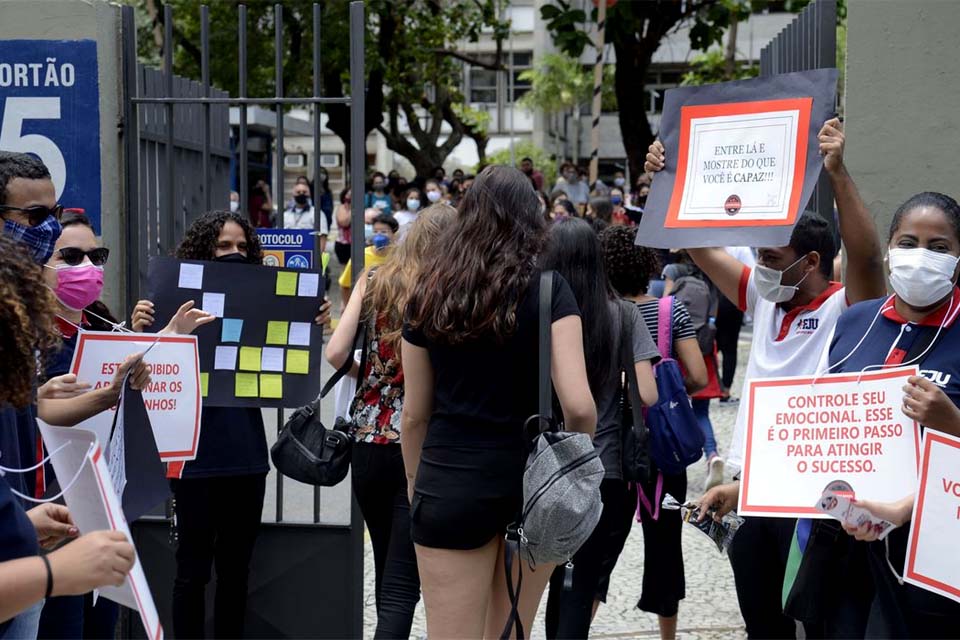 Enem: estudantes com covid-19 podem pedir reaplicação da prova