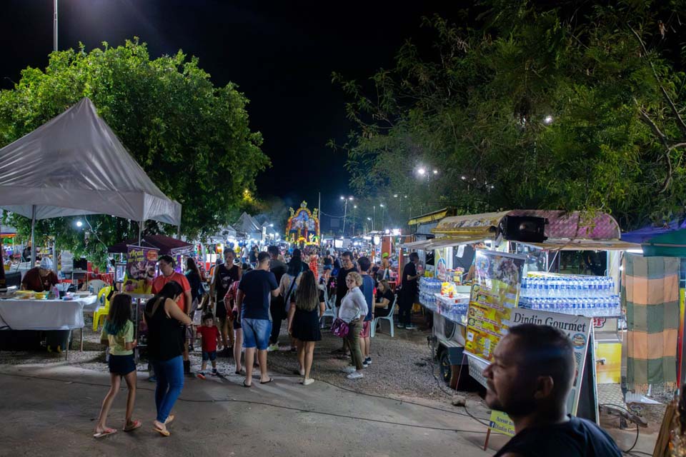 Parque da Cidade em Porto Velho conta com barracas de alimentação durante a programação natalina