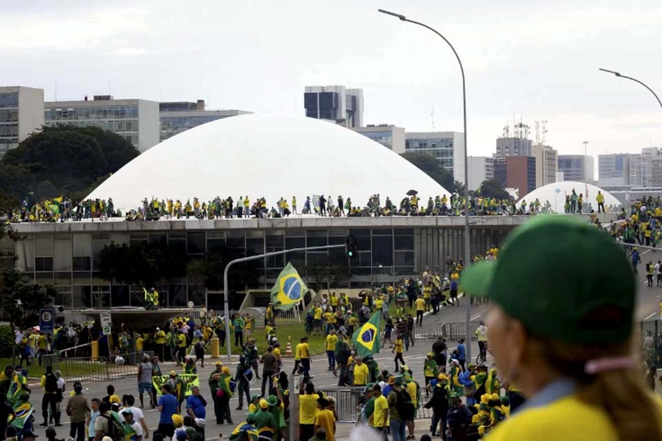 Senado faz consulta pública sobre PL que anistia condenados pelo 8/1