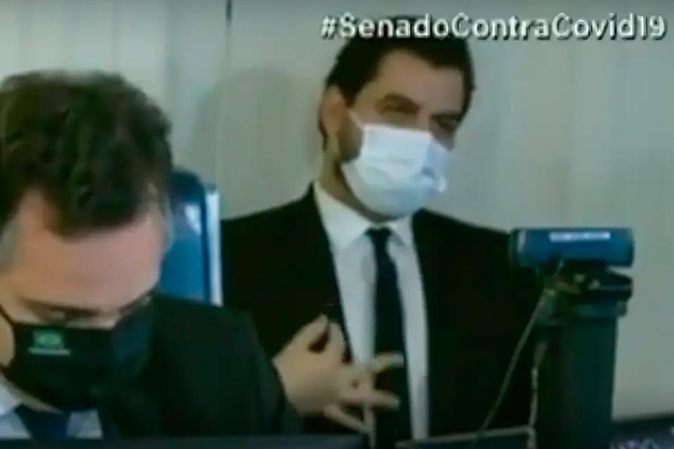 Ex-assessor de Bolsonaro é condenado por gesto racista no Senado