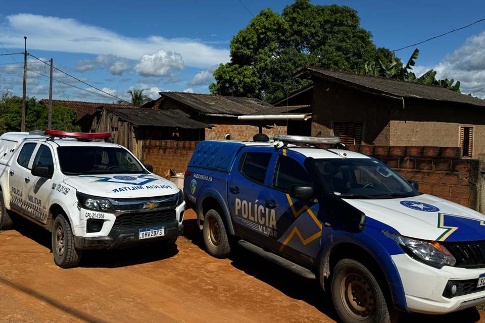 PM encontra drogas e estufa de maconha em residência no setor 07