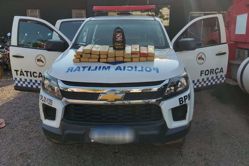 Polícia apreende 20kg de maconha em veículo na zona leste