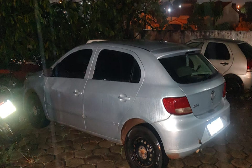 Carro roubado em Pimenta Bueno é recuperado pela PM em Rolim de Moura