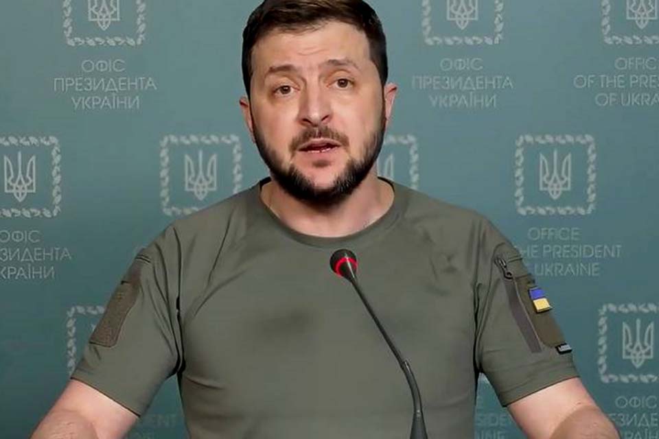 Zelensky lança “vaquinha” para reconstruir Ucrânia e comunidade internacional aumenta ajuda financeira