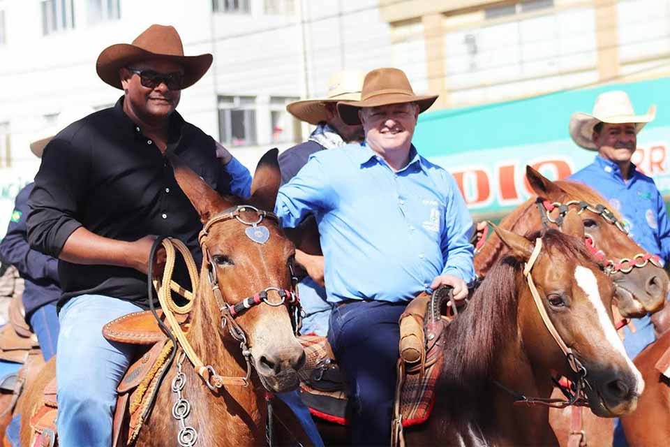 Mostrando respeito e apoio ao setor agropecuário Pedro Fernandes participa da Cavalgada da 38ª Expoari