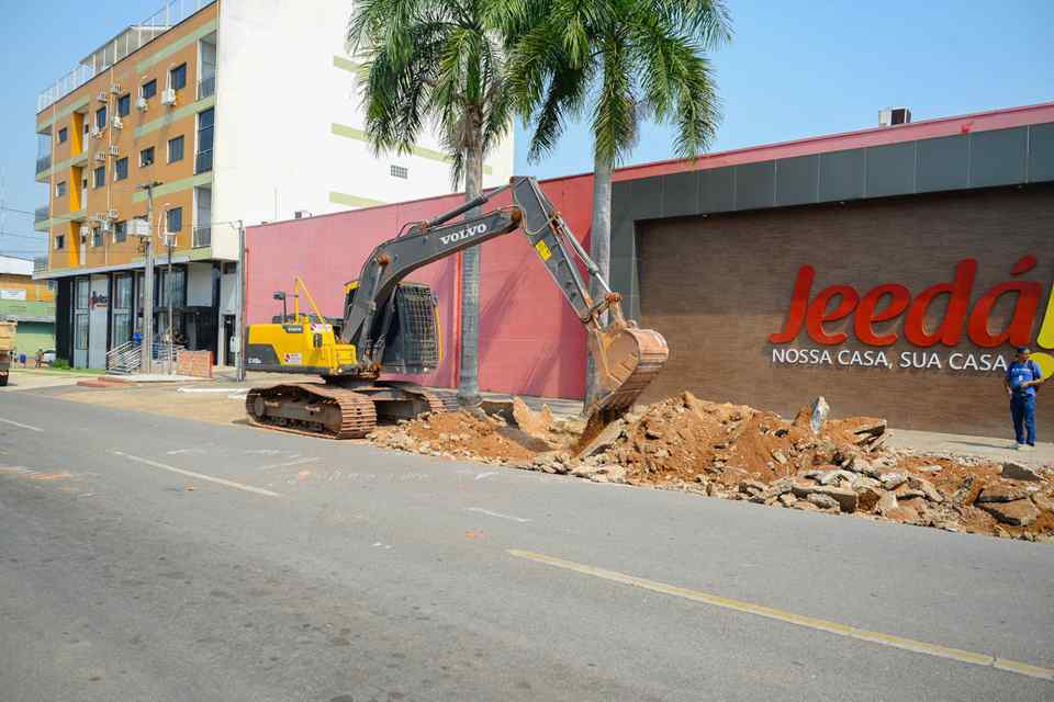 Prefeitura de Ji-Paraná abre entrada para a avenida Clóvis Arraes