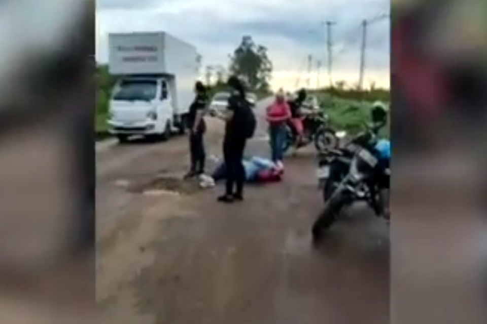 Policial penal feminina sofre acidente de moto na Estrada da Penal