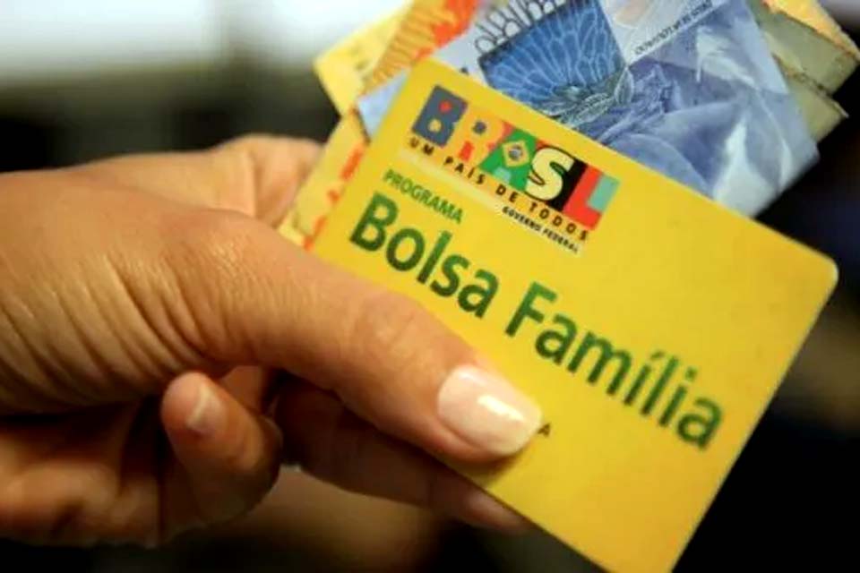 TCU avalia pedido de apuração de possíveis irregularidades na troca de cartões do Bolsa Família