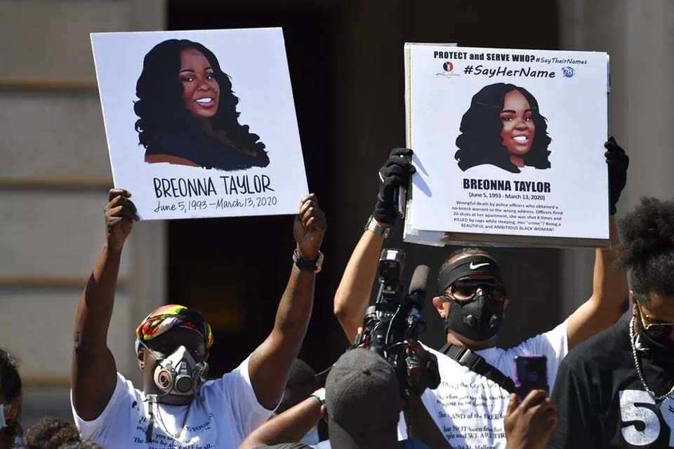 Governo dos Estados Unidos acusa 4 policiais pelo assassinato de Breonna Taylor