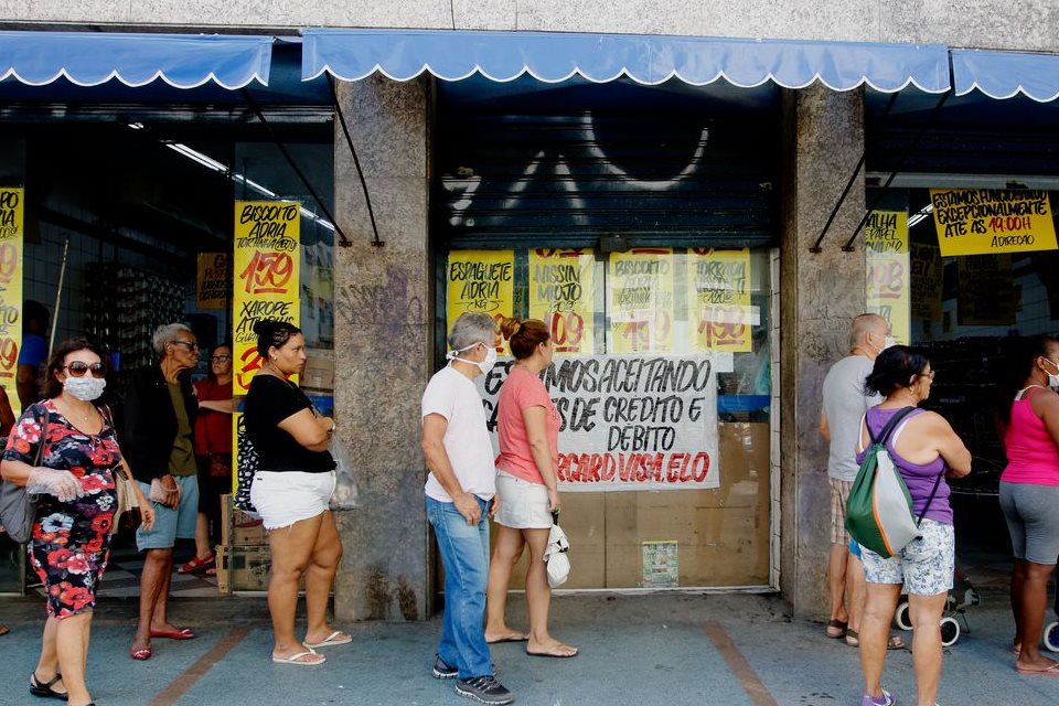 Brasileiros acreditam em inflação de 5,1% nos próximos 12 meses