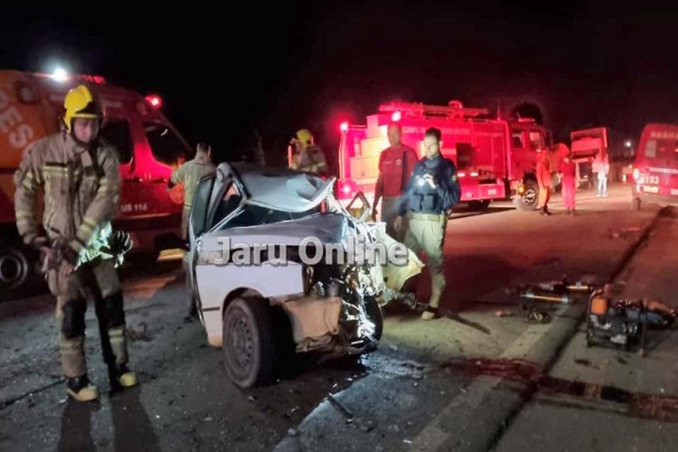 Motorista de carro morre em colisão com carreta na BR 364