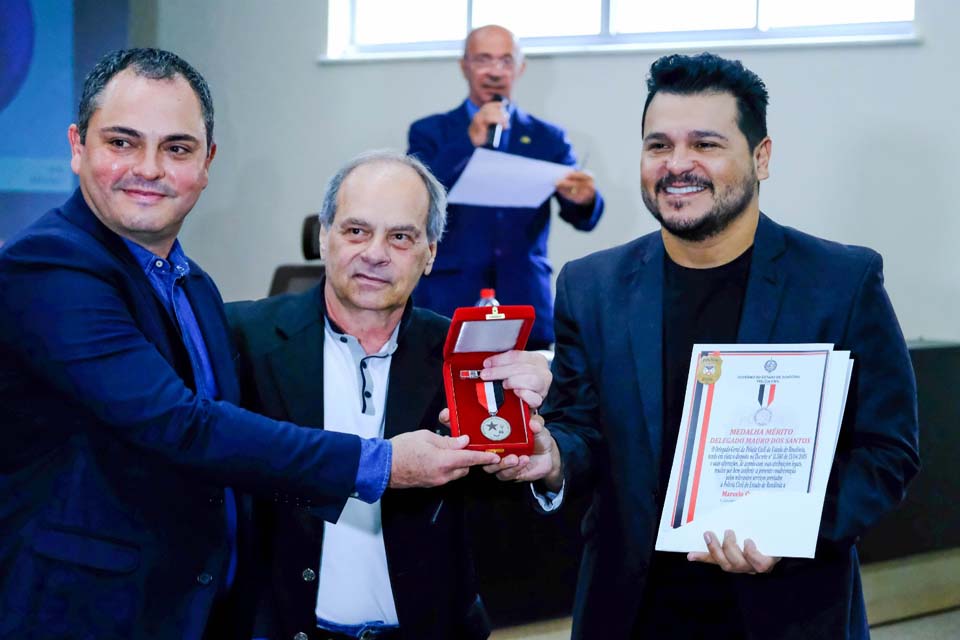 Presidente da Assembleia Legislativa de Rondôni recebe medalha do Mérito Delegado Mauro dos Santos