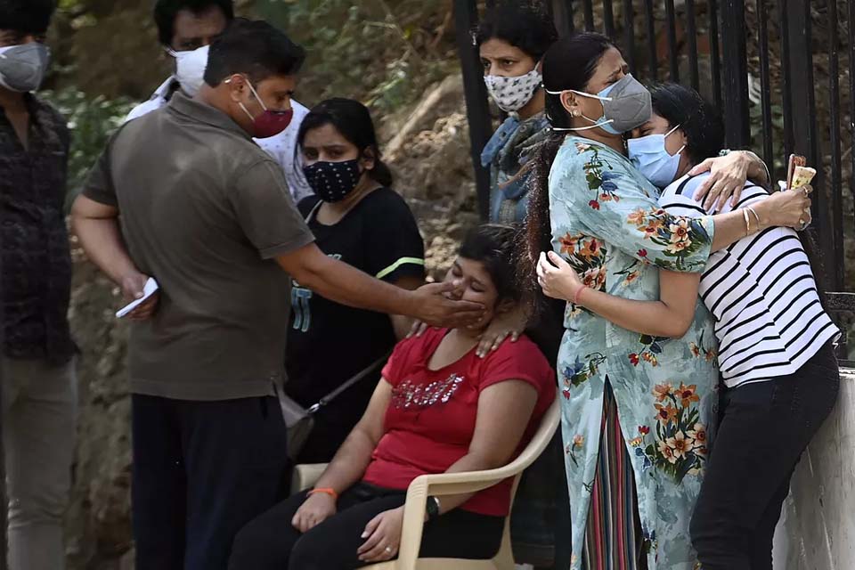 Índia se torna o 3º país a superar 300 mil mortes por Covid