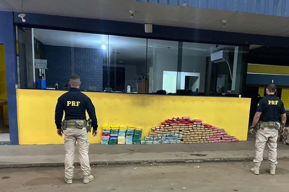 PRF apreende 176 kg de drogas escondidas em caminhão de peixes