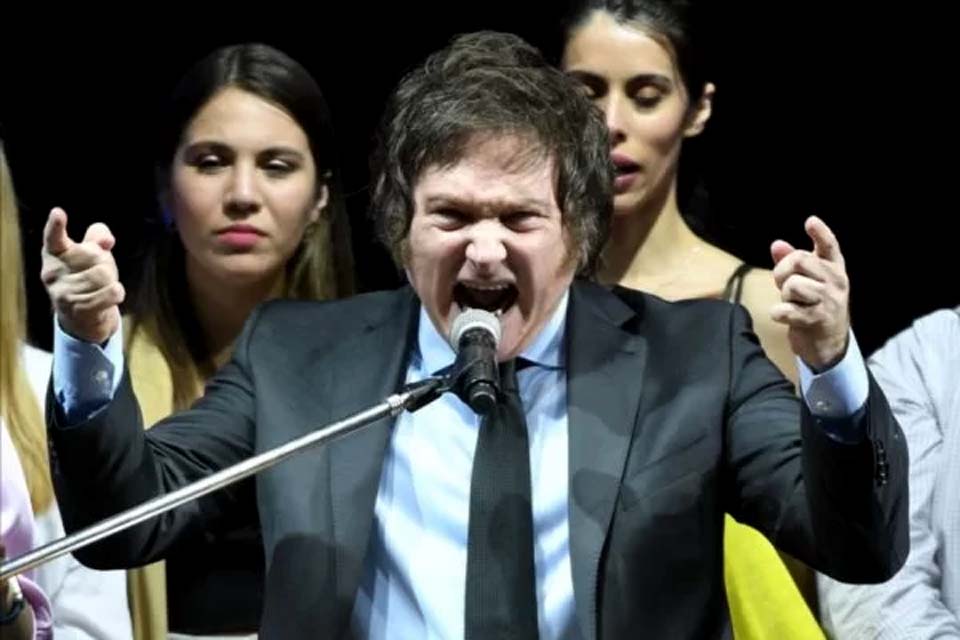 Extremista de direita na Argentina lidera primárias para presidente