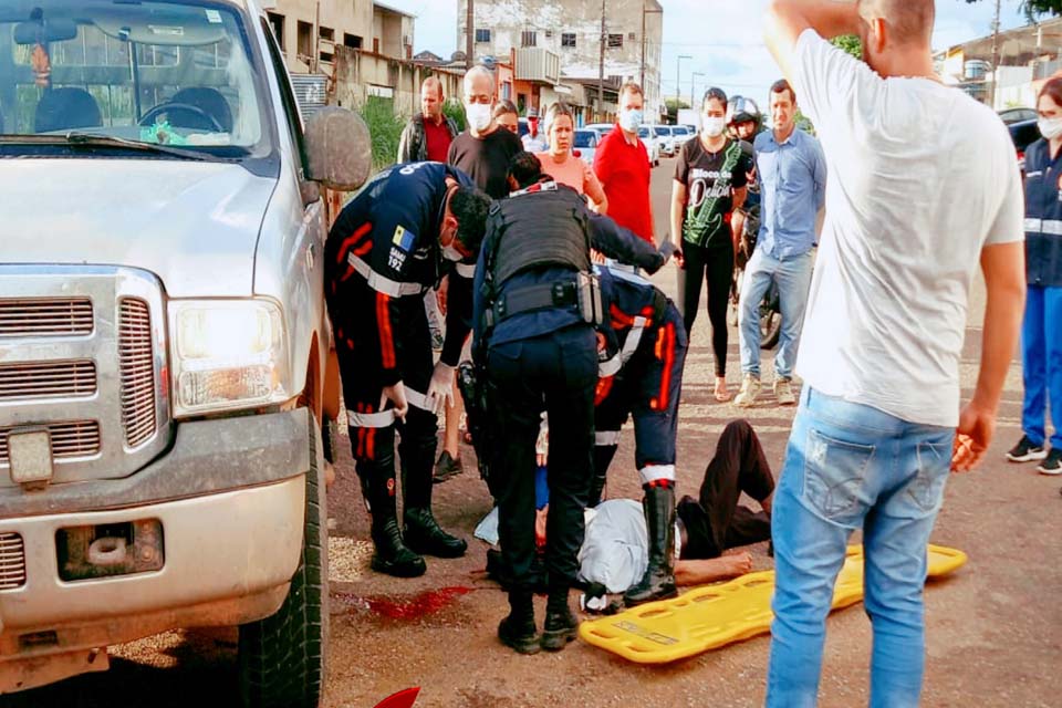 Ciclista fica em estado grave após bater na lateral de carro em Porto Velho