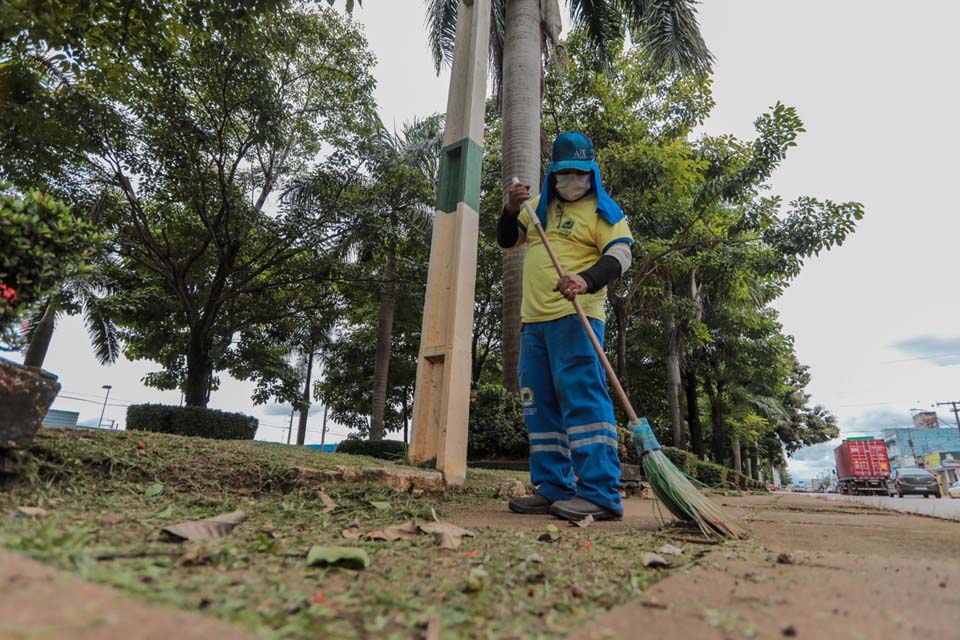 Porto Velho: Canteiro central da avenida Governador Jorge Teixeira recebe mutirão de limpeza