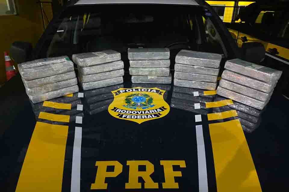 PRF apreende 21.18 Kg de cocaína em ônibus na BR-364 