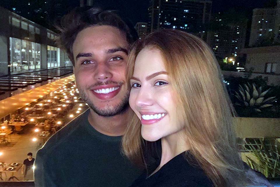 Sarah Poncio se pronuncia e confirma crise em casamento com Jonathan Couto