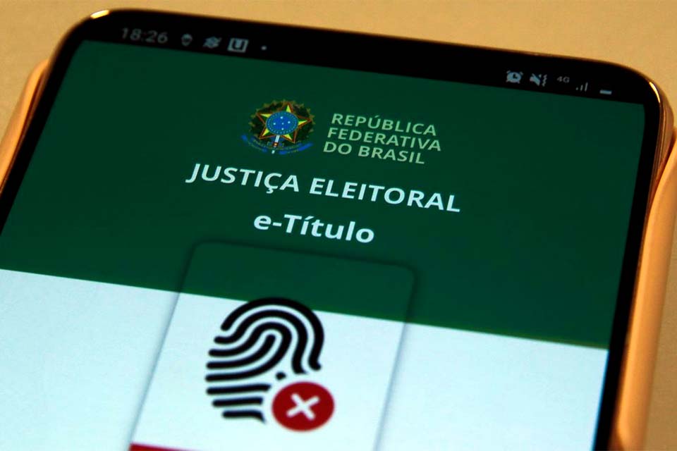 Para justificar ausência no domingo, eleitor deve baixar e-Título hoje