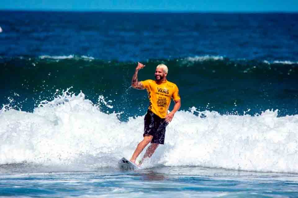 Surfe: Ítalo Ferreira avança direto para 3ª etapa de Sunset Beach