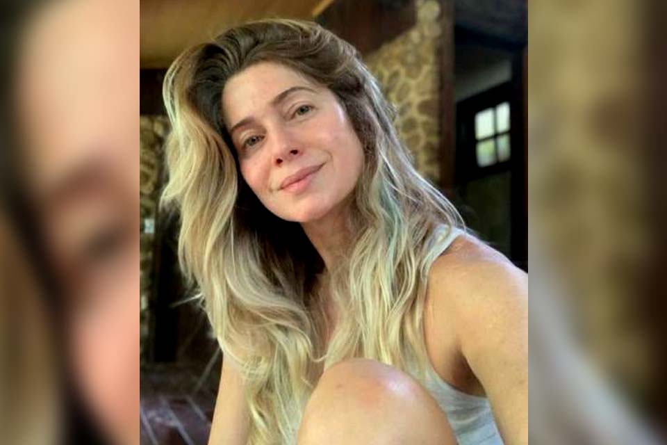 Letícia Spiller posa sem maquiagem e ganha elogios: 'Mais linda atualmente'