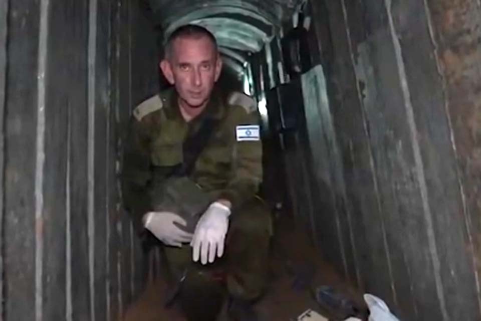 Exército de Israel divulga imagens de túnel em Gaza onde reféns teriam sido mortos pelo Hamas