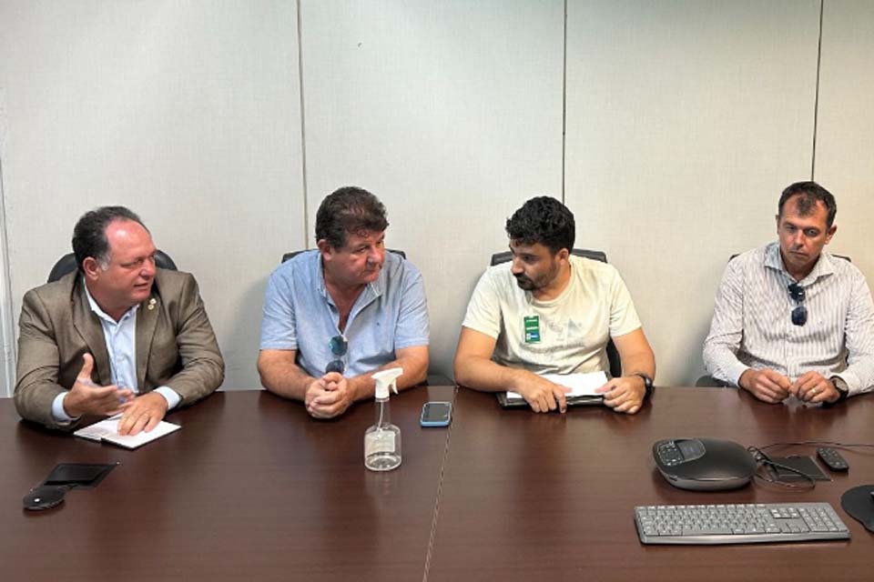 Deputado Pedro Fernandes intermedia e empresários de Rondônia ganham prazo para reformulação da “pauta da madeira”