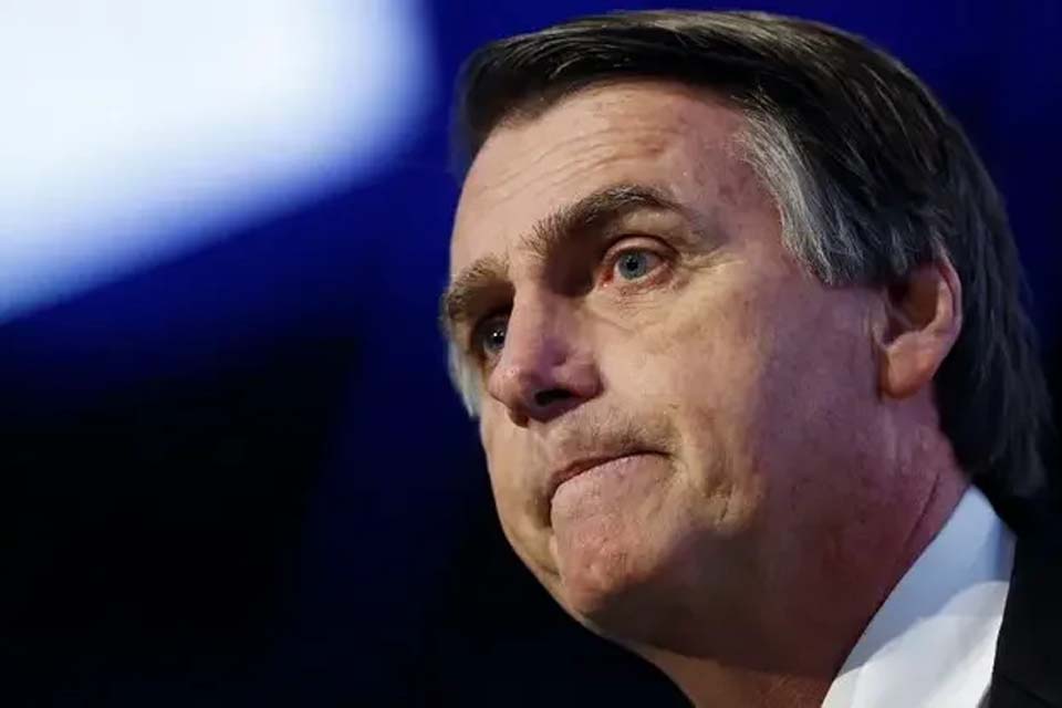 Justiça bloqueia R$ 87 mil de Bolsonaro por multas durante pandemia