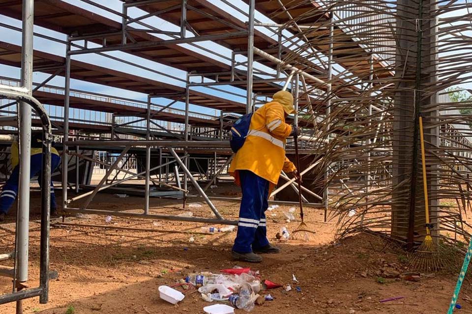 Prefeitura de Porto Velho promove limpeza diária do Parque dos Tanques durante o Arraial Flor do Maracujá