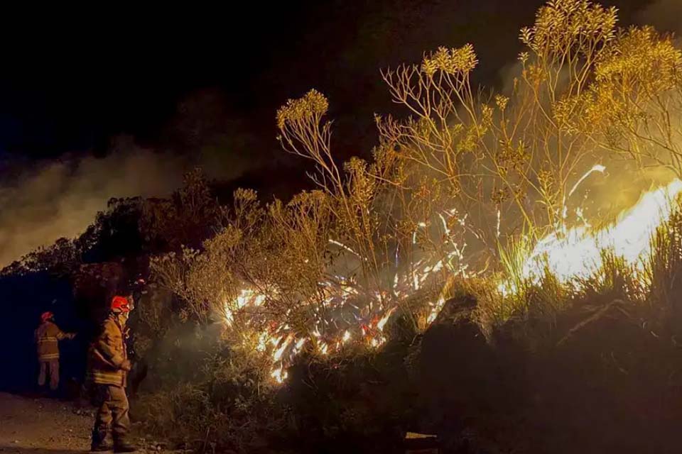 Bombeiros do Rio combatem 460 focos de incêndio em um dia