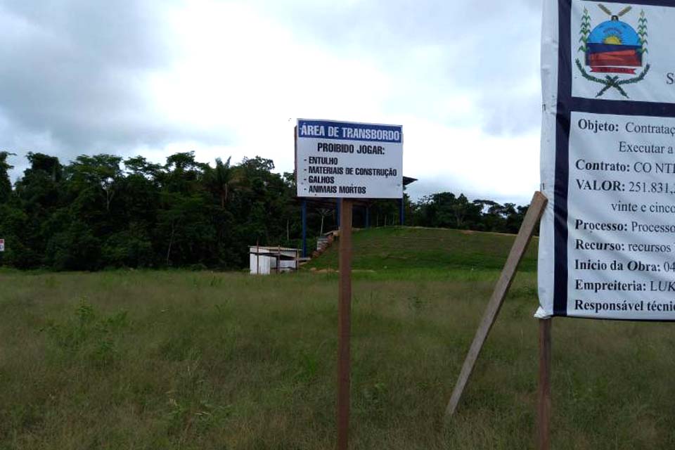 Após casos, prefeitura instala placas para que moradores não descartem animais mortos em estação de transbordo