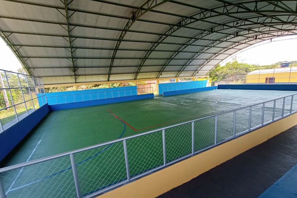 Prefeitura de Porto Velhorealiza revitalização da quadra esportiva do distrito de Fortaleza do Abunã