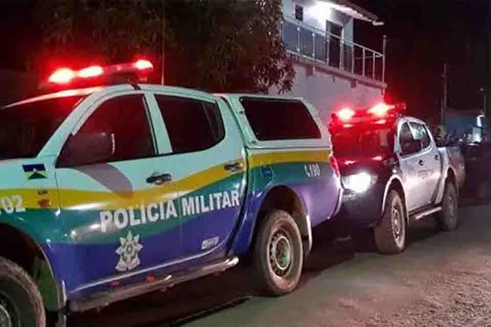 Família tem casa alvejada a tiros e suspeita de vereador que possui um carro preto