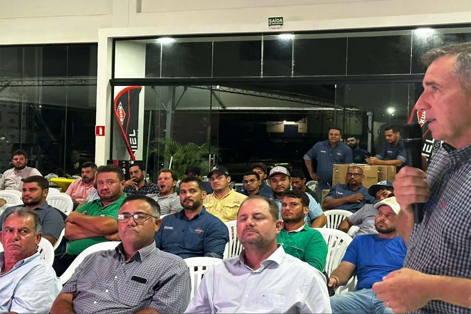 Daniel Tratores Agrícola promove palestra sobre fenação e inova com tecnologias da Kuhn em Ariquemes