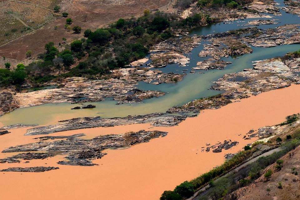 Categorias informais são indenizadas 5 anos após desastre em Mariana