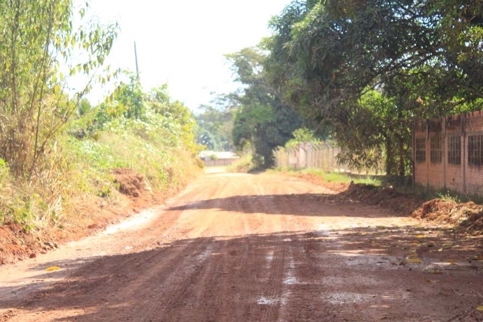 Prefeitura recupera vicinais na comunidade da vila Codaron, no km 13 em Porto Velho