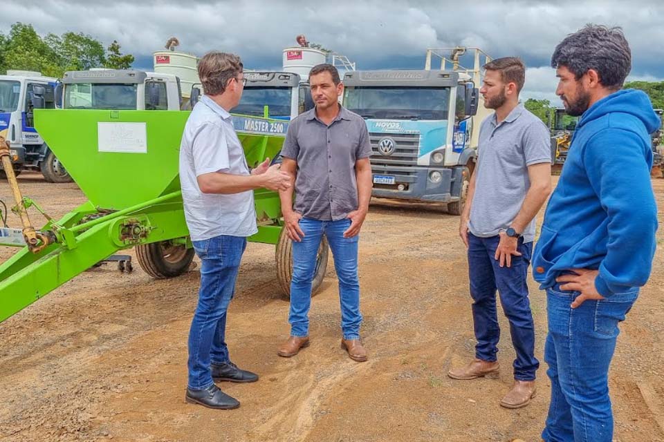 Prefeitura entrega equipamentos agrícolas para Associação de Produtores Rurais Serra Verde