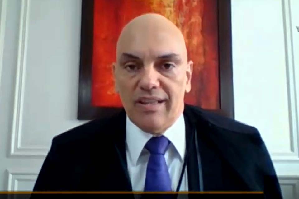 Moraes decide que Bolsonaro não pode desistir de prestar depoimento à Polícia Federal