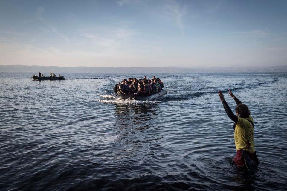 Nova política de imigração britânica enfrenta dificuldades e adiamentos