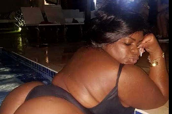 Jojo Todynho sensualiza na piscina e fãs elogiam: 'Lacrou'