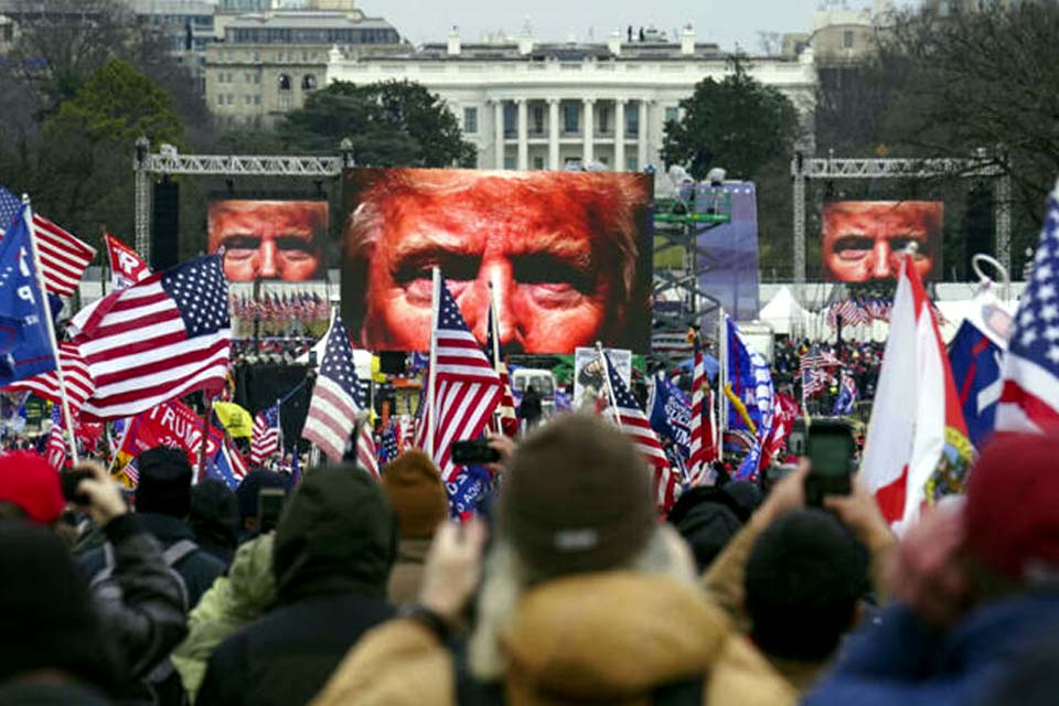 Comissão acusa Trump de conspiração e recomenda proibir sua candidatura