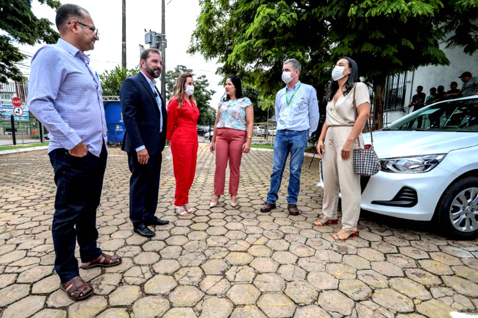 Prefeito Hildon recebe doação de veículos entregues pela Jirau Energia como forma de compensação ambiental