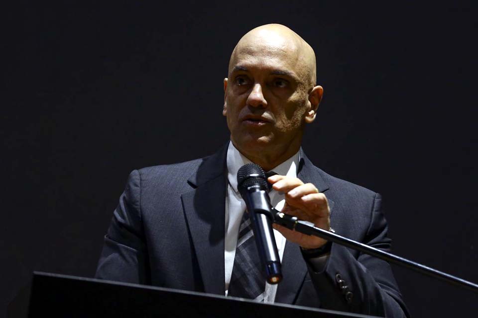  Alexandre de Moraes manda Telegram indicar representante legal para não sair do ar