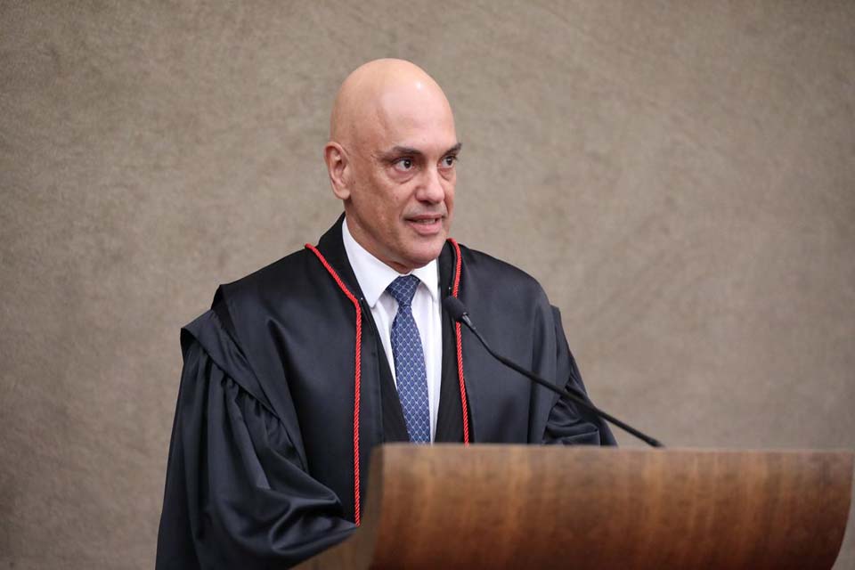 Ministro do Supremo Tribunal Federal determina o desbloqueio de rodovias federais 