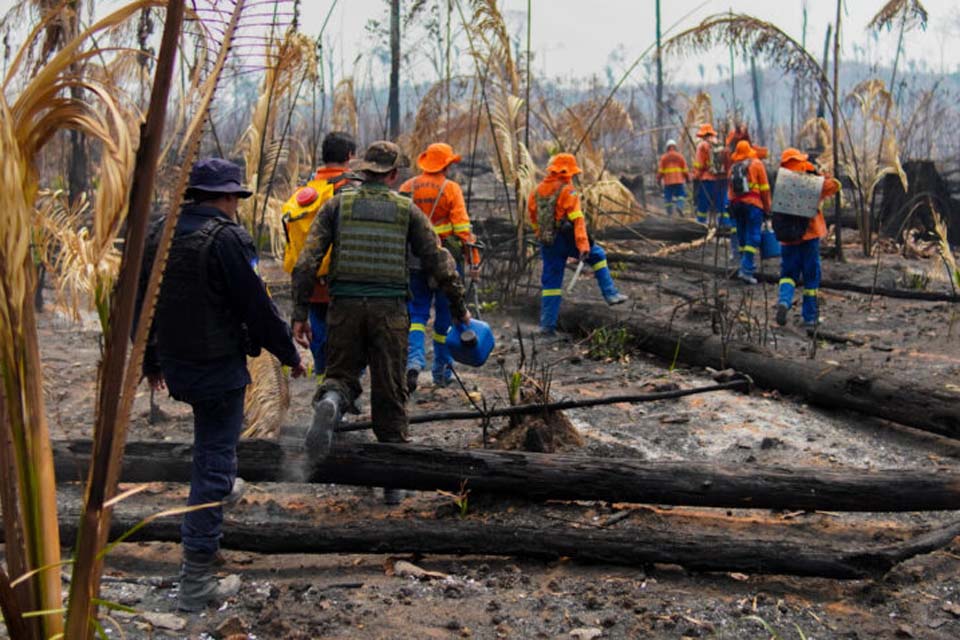 Equipes buscam alternativas de acesso aos locais de combate a focos de calor no Parque Guajará-Mirim