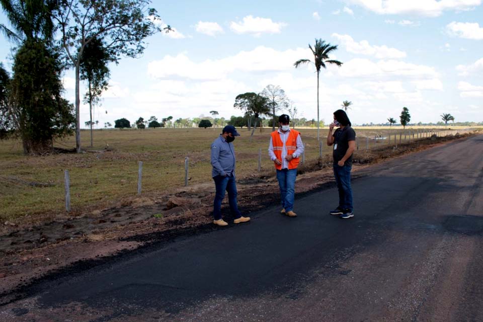 Mais 10 quilômetros de pavimentação da RO-383 são recuperados