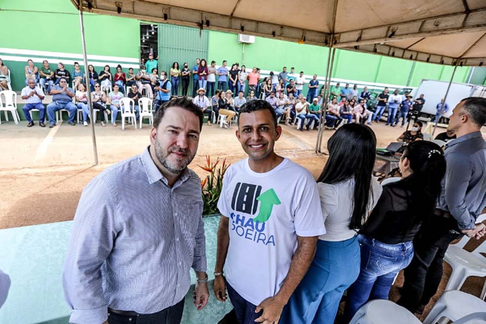 Presidente da ALE-RO Alex Redano participa do lançamento do Tchau Poeira em Candeias do Jamari
