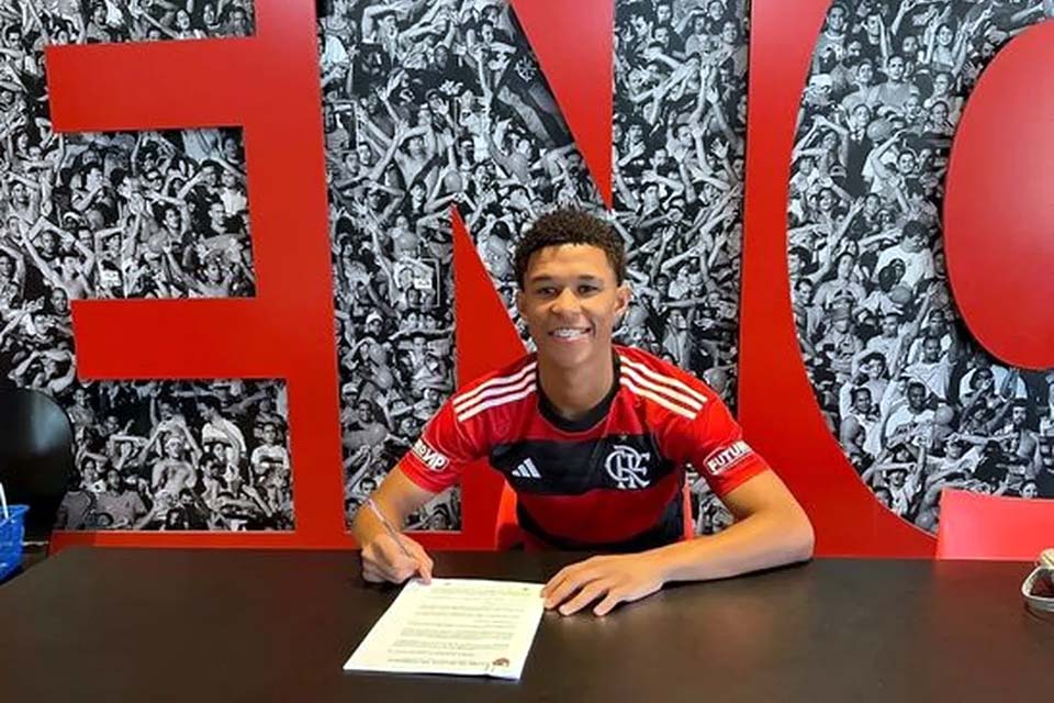 Jogador rondoniense, Victor Thiago, assina contrato profissional com o Flamengo